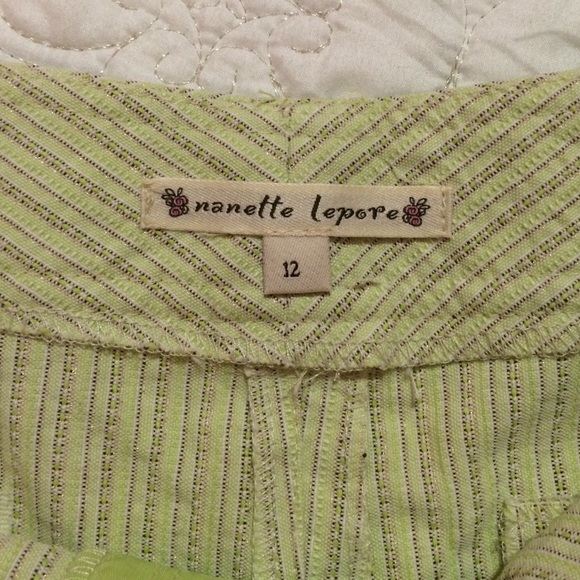 Never worn light green shorts - Picture 3 of 4