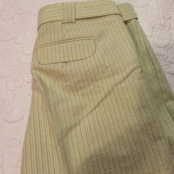 Never worn light green shorts - Picture 4 of 4