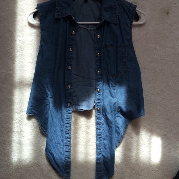 denim top that is a little cropped and no sleeves