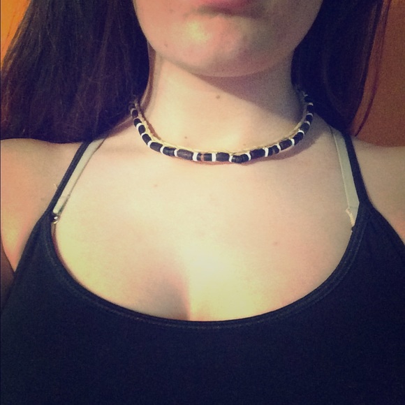 Short wooden beaded hemp necklace