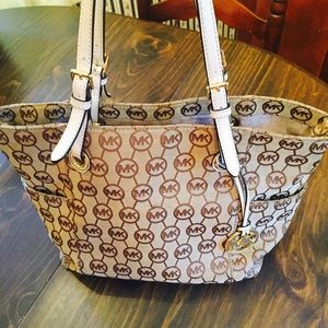 Michael Kors Bag 🎀.  Authentic & good condition!