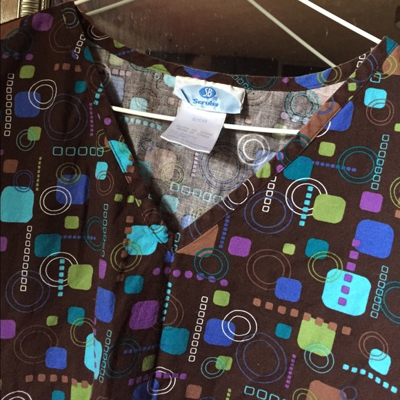 SCRUB TOP - Picture 3 of 4