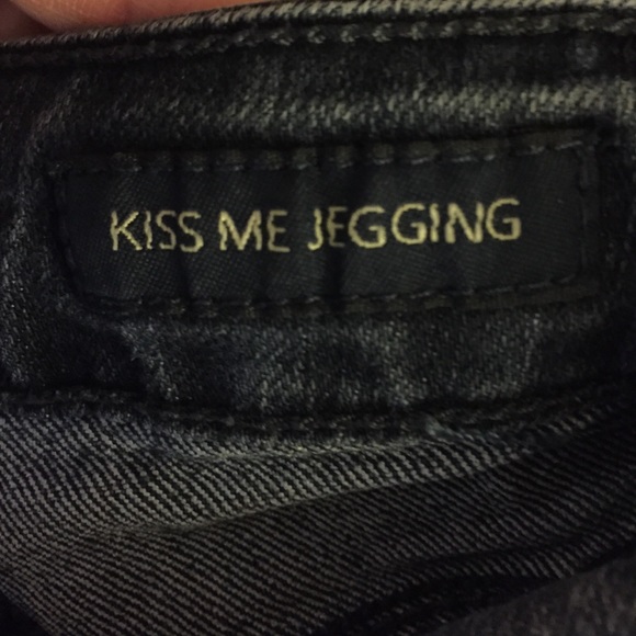 Jessica Simpson 👖 - Picture 2 of 4