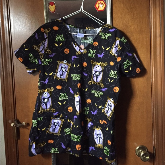 SCRUB TOP