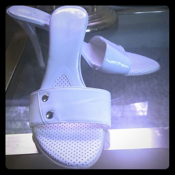 White heel sandal by Charles David sz 6