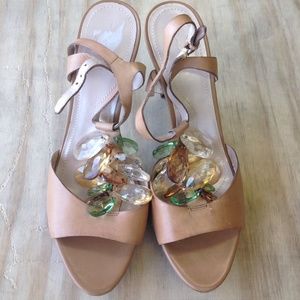 Tahari size 9.5 nude pumps