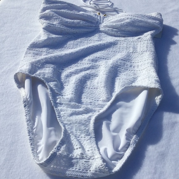 🚫SOLD TO FRIEND🚫Wht Lace Overlay Swimsuit -NWT - Picture 3 of 4