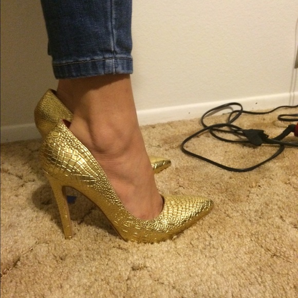 Size 7.5 gold Python heels - Picture 3 of 4