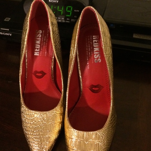 Size 7.5 gold Python heels - Picture 4 of 4