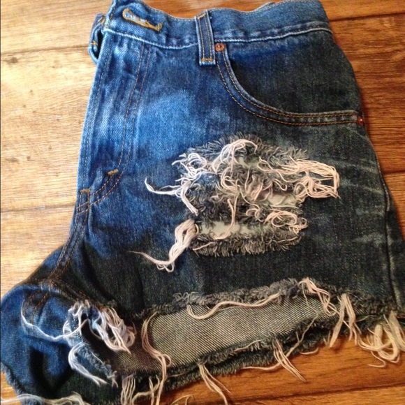 Levi denim high wasted shorts - Picture 2 of 2