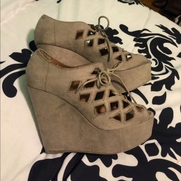 Nude Cut Out Wedges