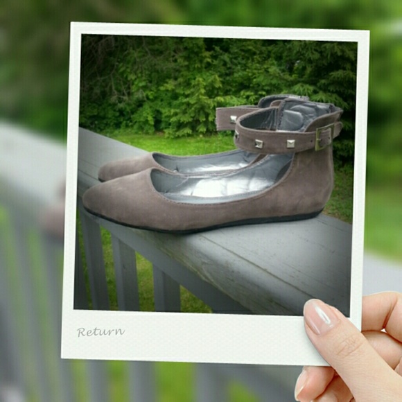 Alexander Leuven Shoes - ☆☆FLASH SALE☆☆ Grey pointed studded flats.