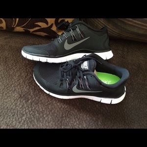 New Nike free runs size 8.5 womans