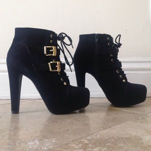 Black High Heel Boots 🎀