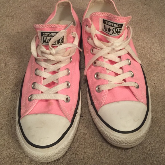 Pink converse. - Picture 1 of 3