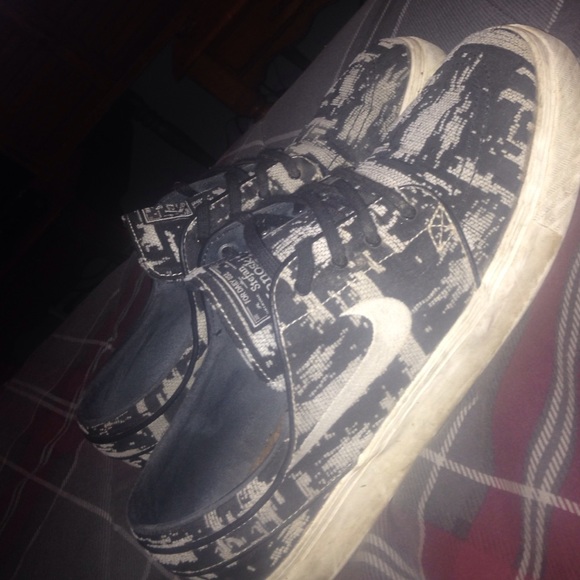 Nike Janoski - Picture 1 of 2