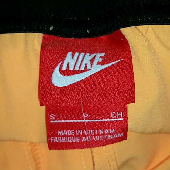 Nike Orange and Black Shorts Size Small - NWT - Picture 3 of 4