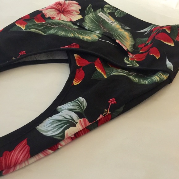 ❌ SOLD-Hawaiian "Local Design" Floral Print Bag❌ - Picture 3 of 4