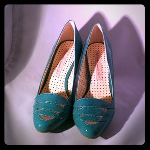NWOT B.A.I.T. Vintage Style Pumps