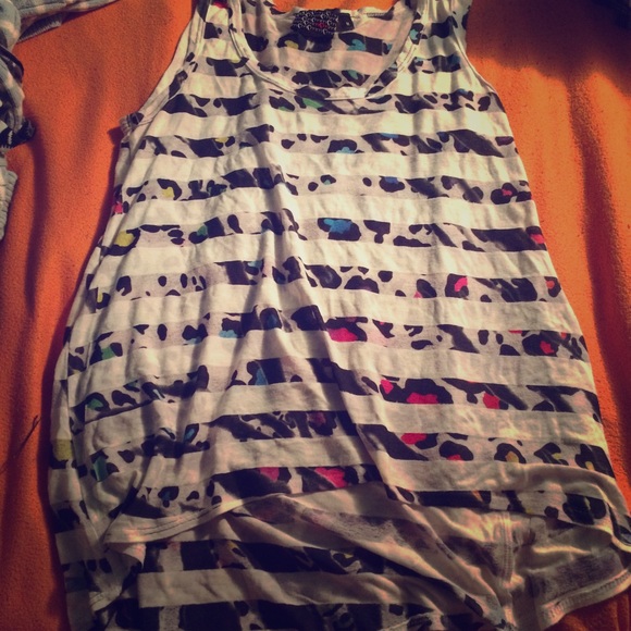 Flowing b&w stripe cheetah print high low tank top