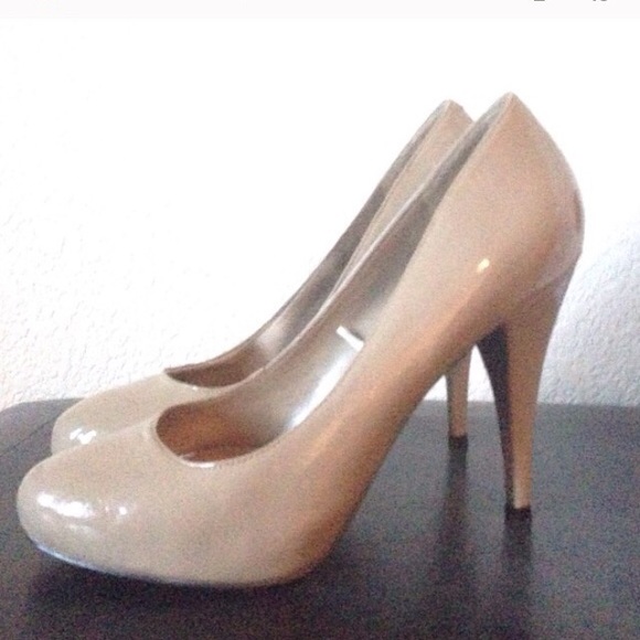 Steve Madden nude pumps