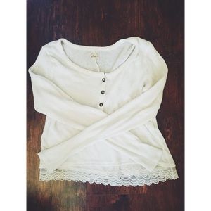 🎊🎉SOLD✨💫Hollister lace sweater