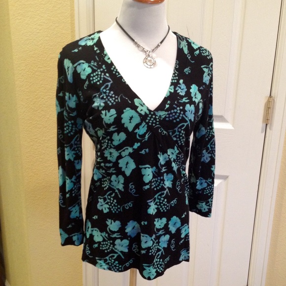 V-neck print top - Picture 1 of 3