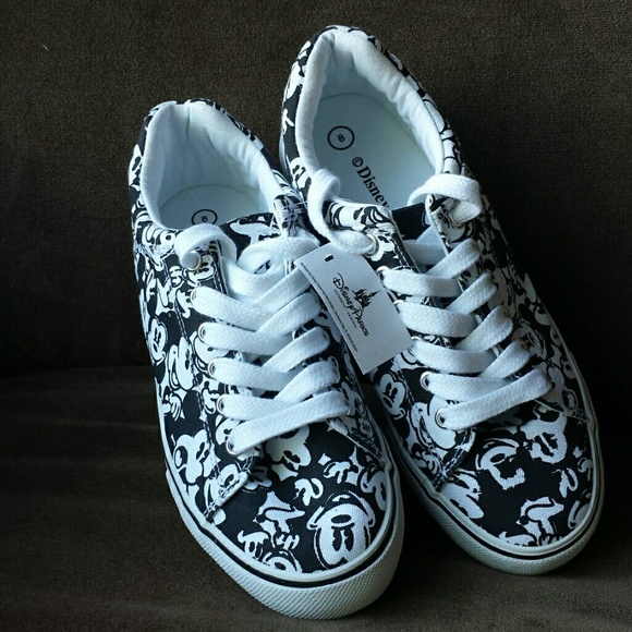 ❤ Mickey - NWT Mikey Mouse SZ 8