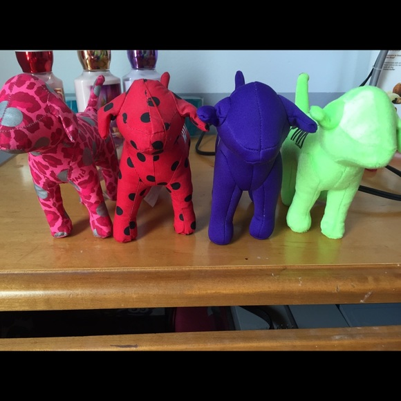 4 pink dogs