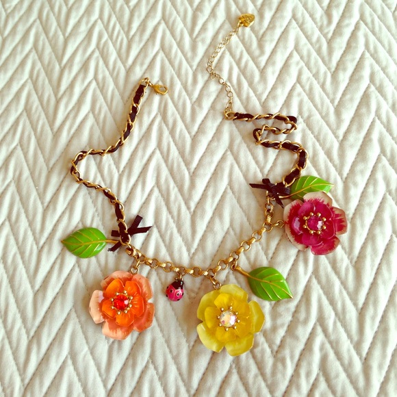 Betsey Johnson Jewelry - Betsey Johnson flower necklace.