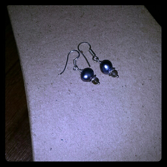 Black pearl and labradorite earrings