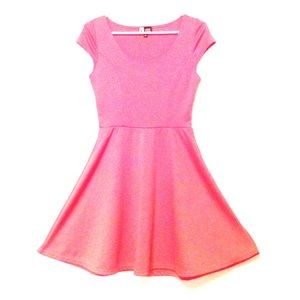 Cute pink minidress 🌺 Never worn!