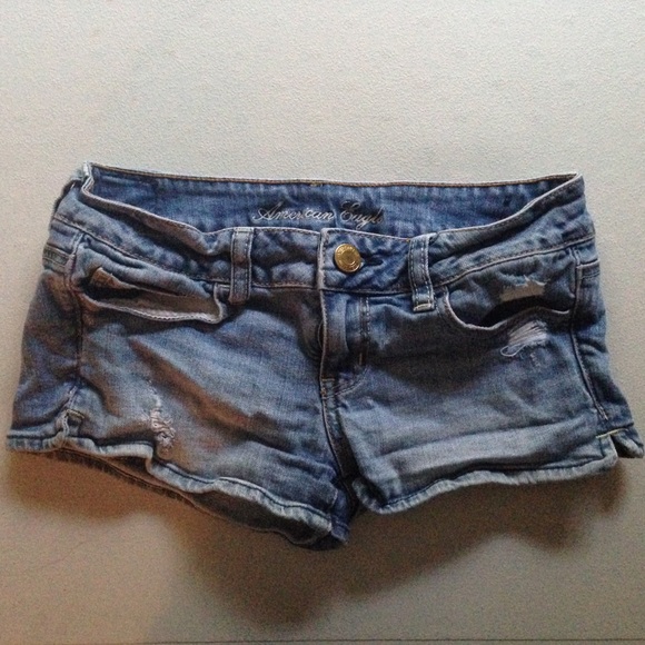 Super cute distressed shorties
