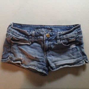 Super cute distressed shorties