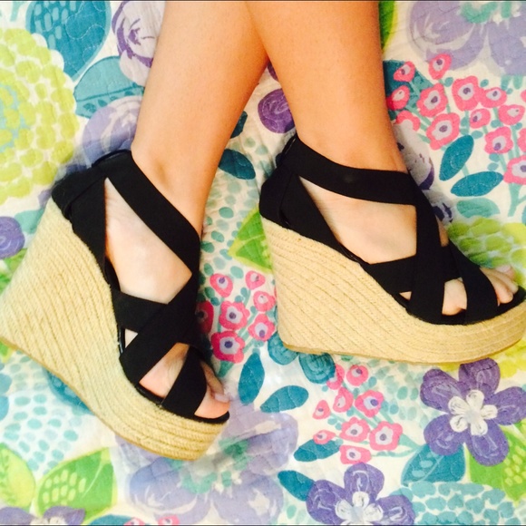 Black wedges