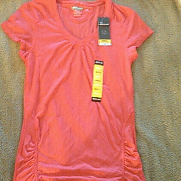 Kirkland T Shirt Size Small. New - Picture 1 of 3