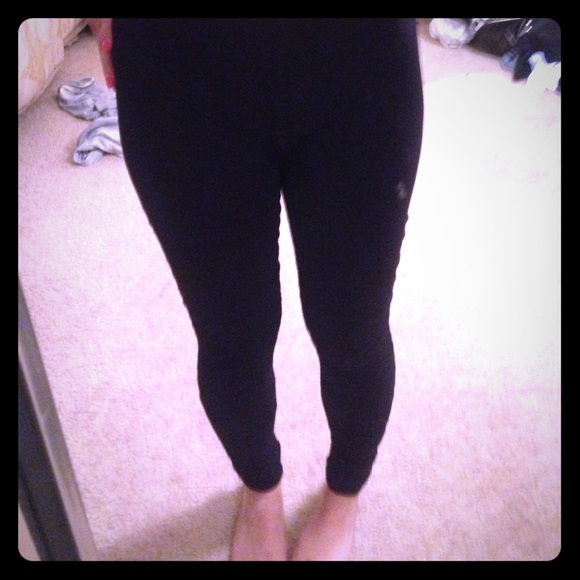 🚫SOLD ON MERCARI 🚫BEBE black leggings.