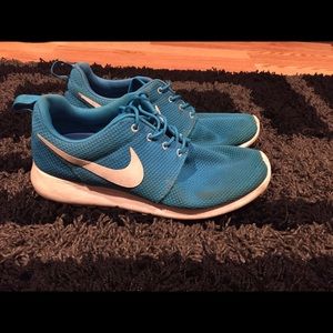 Nike Roshe Run 9.5