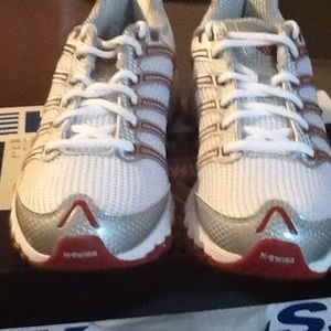 K.SWISS TUBES RUN 100 WOMEN'S SHOES