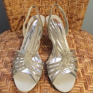 7.5 Wide Gold Glitter Easy Street Alive 5 Shoes