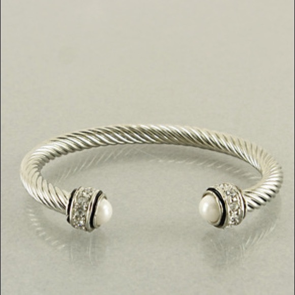 Hannah Beury Jewelry - LAST ONE‼️Pearl Tip Cable Bracelet🌷