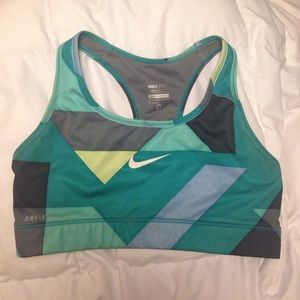 Nike • Pro • Sportsbra