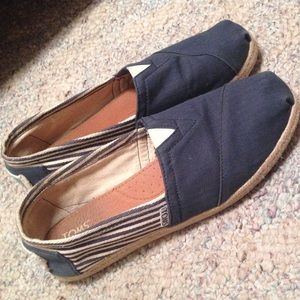navy striped toms