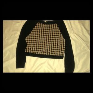 Houndstooth tan and black slight crop sweater shir
