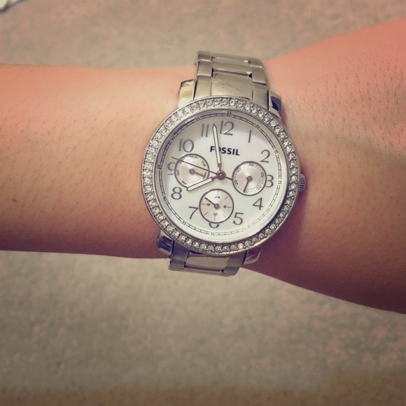 Fossil watch with box and adjustable sizing.