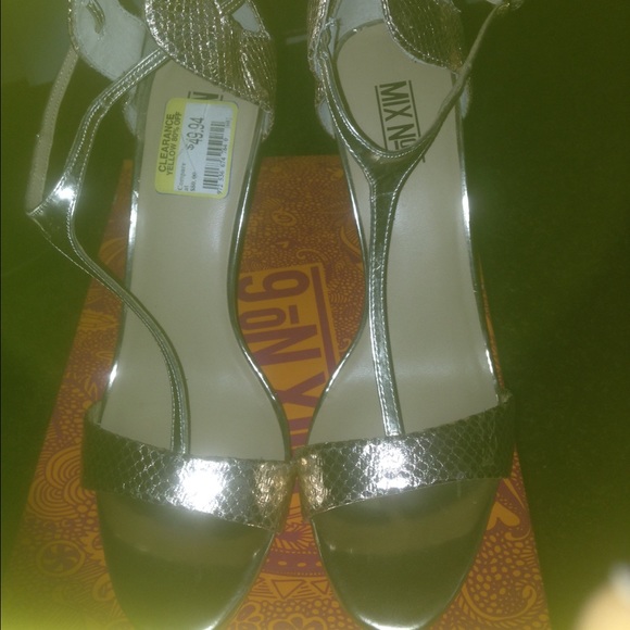 Mix #6 gold stepping out show - Picture 2 of 4