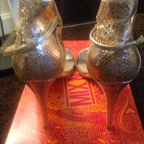 Mix #6 gold stepping out show - Picture 4 of 4