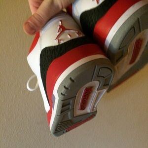 Air Jordan Fire Red 3