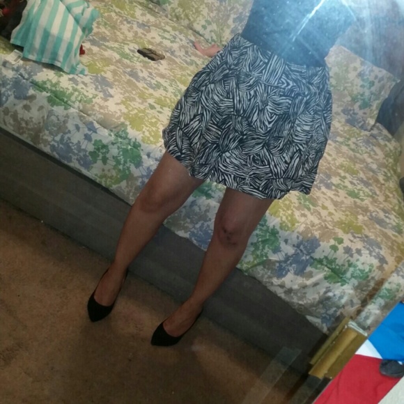 Flared skirt black and white