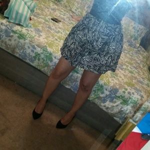 Flared skirt black and white